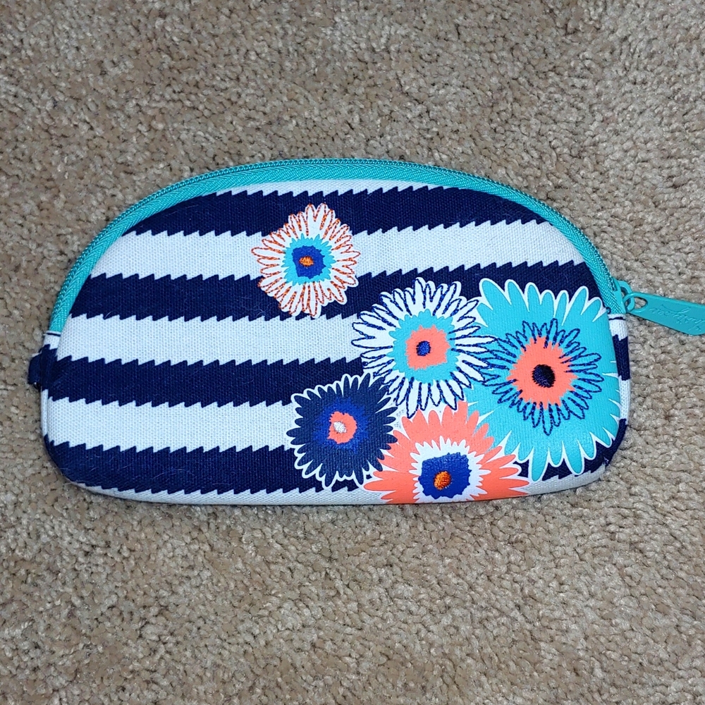 Thirty-one small clutch